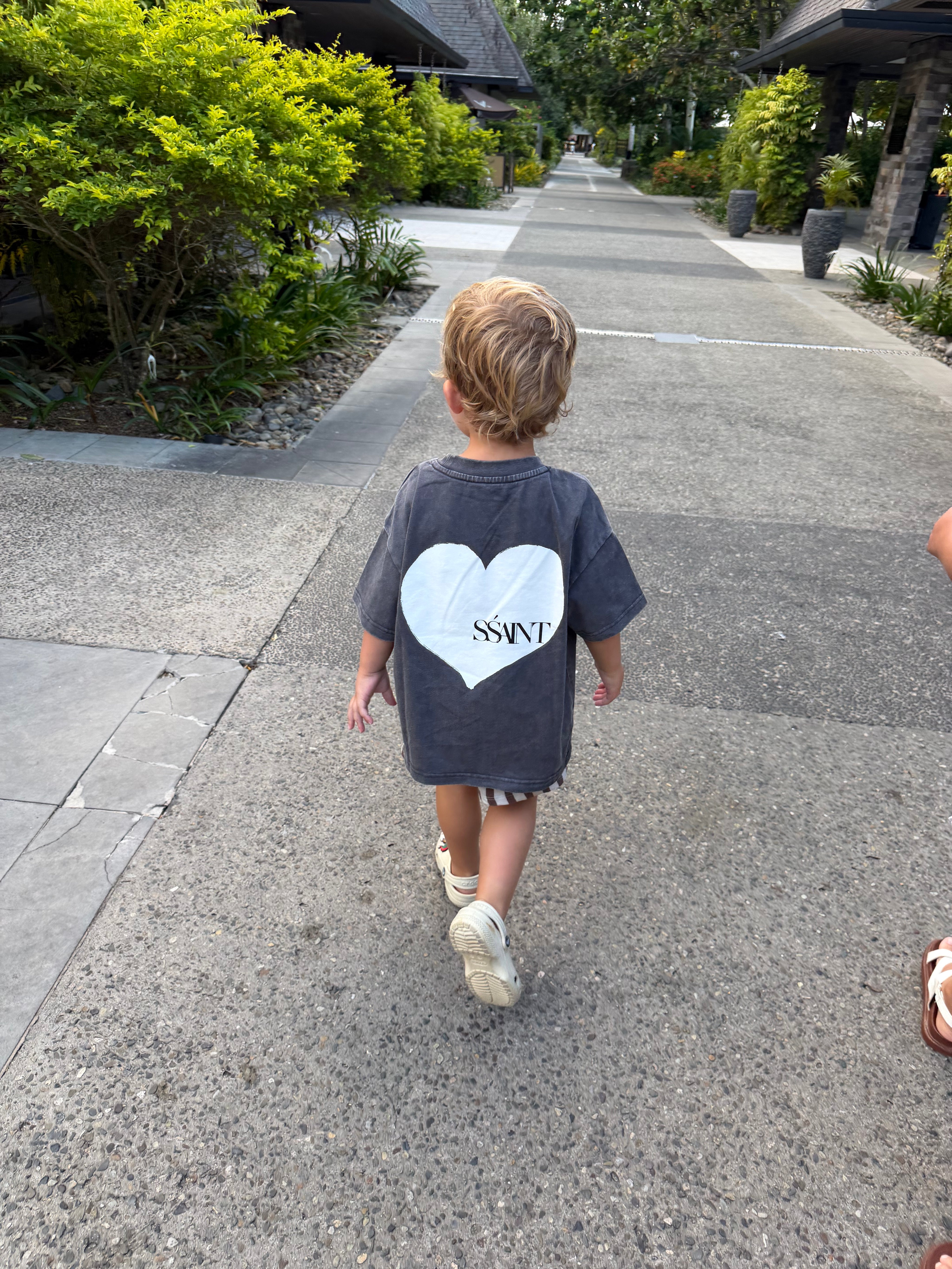 KIDS HEART TEE - ACID WASH CHARCOAL