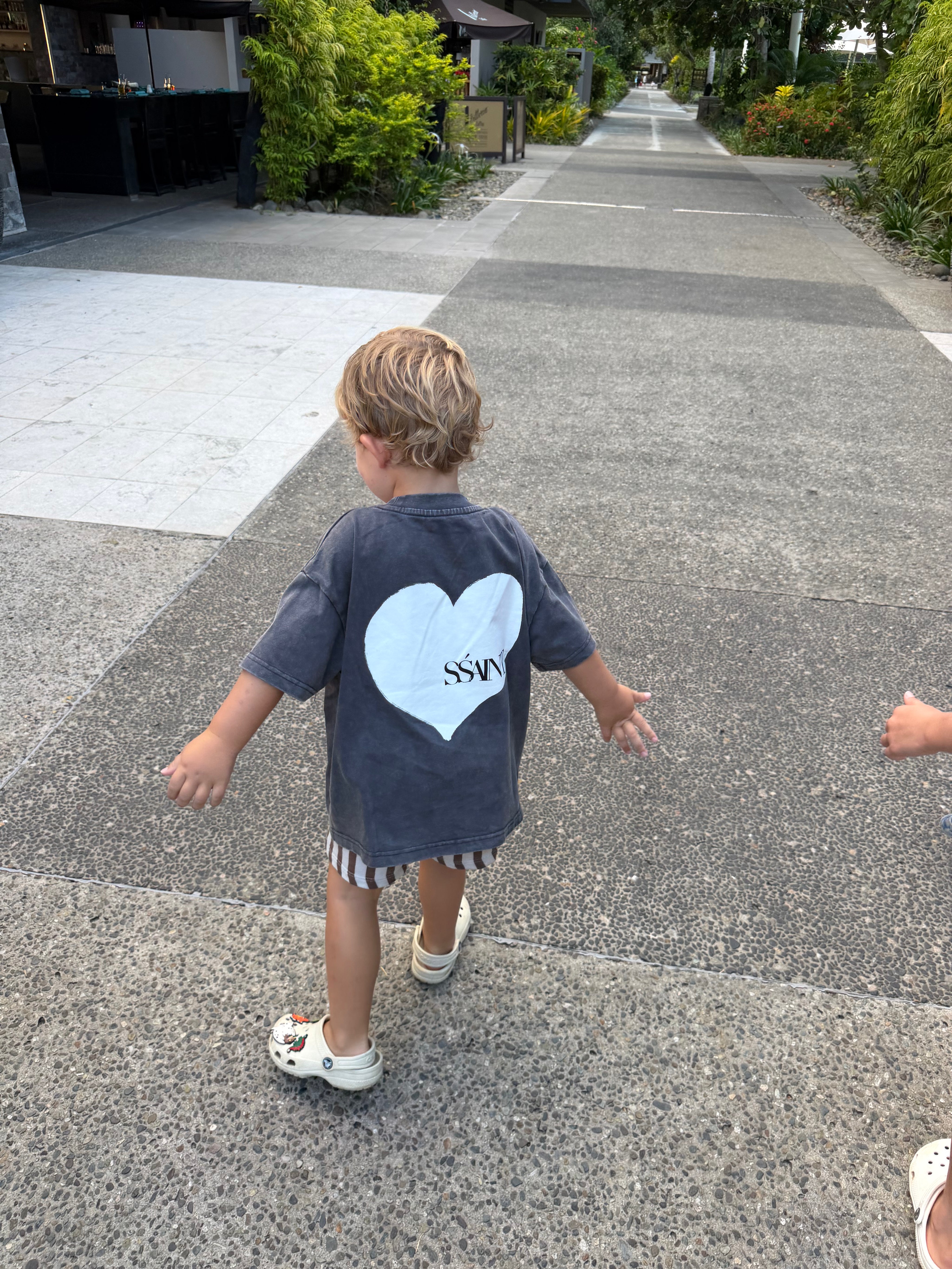 KIDS HEART TEE - ACID WASH CHARCOAL