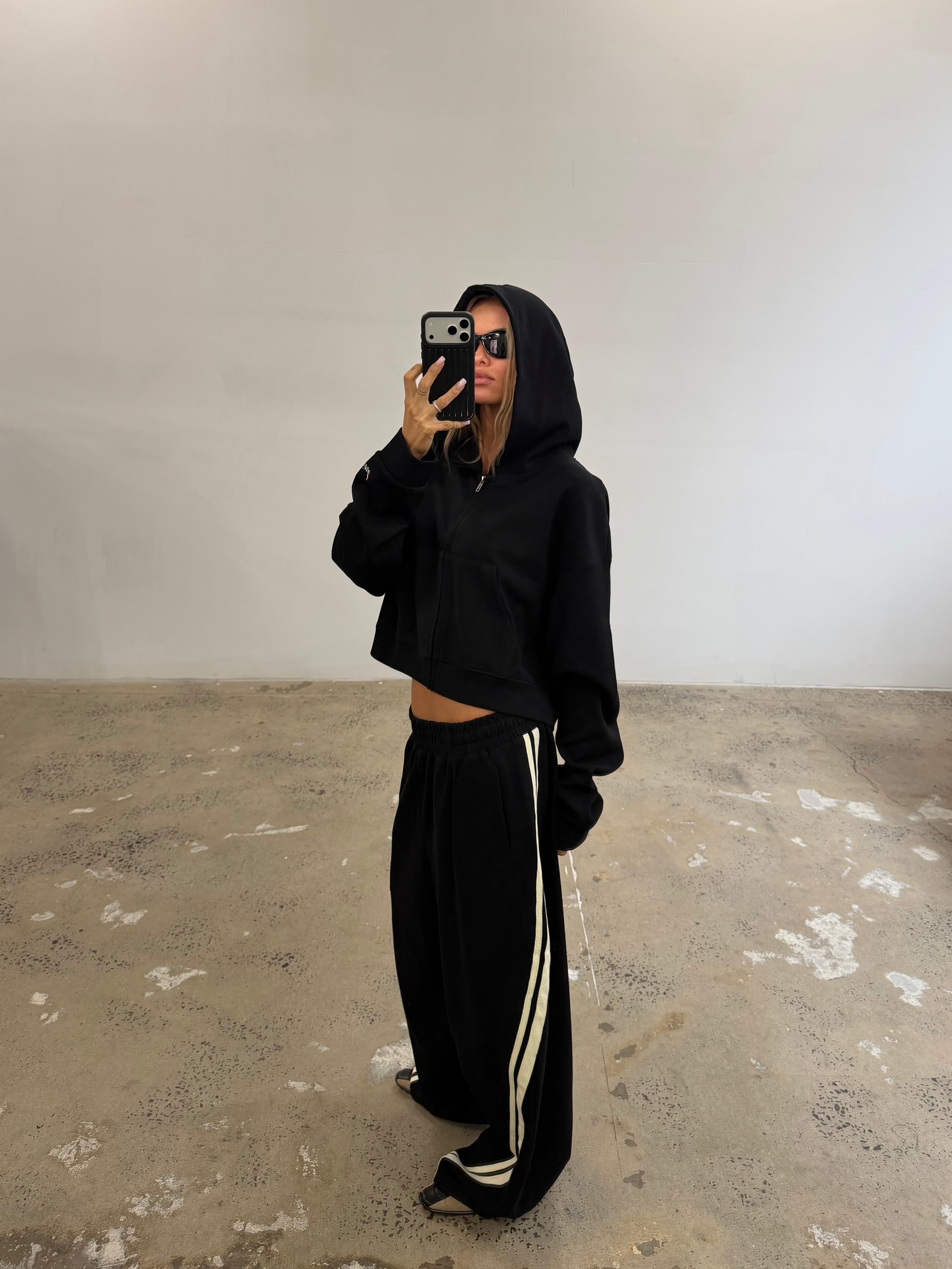 SŚAINT CROPPED HOODIE - BLACK & BUTTER
