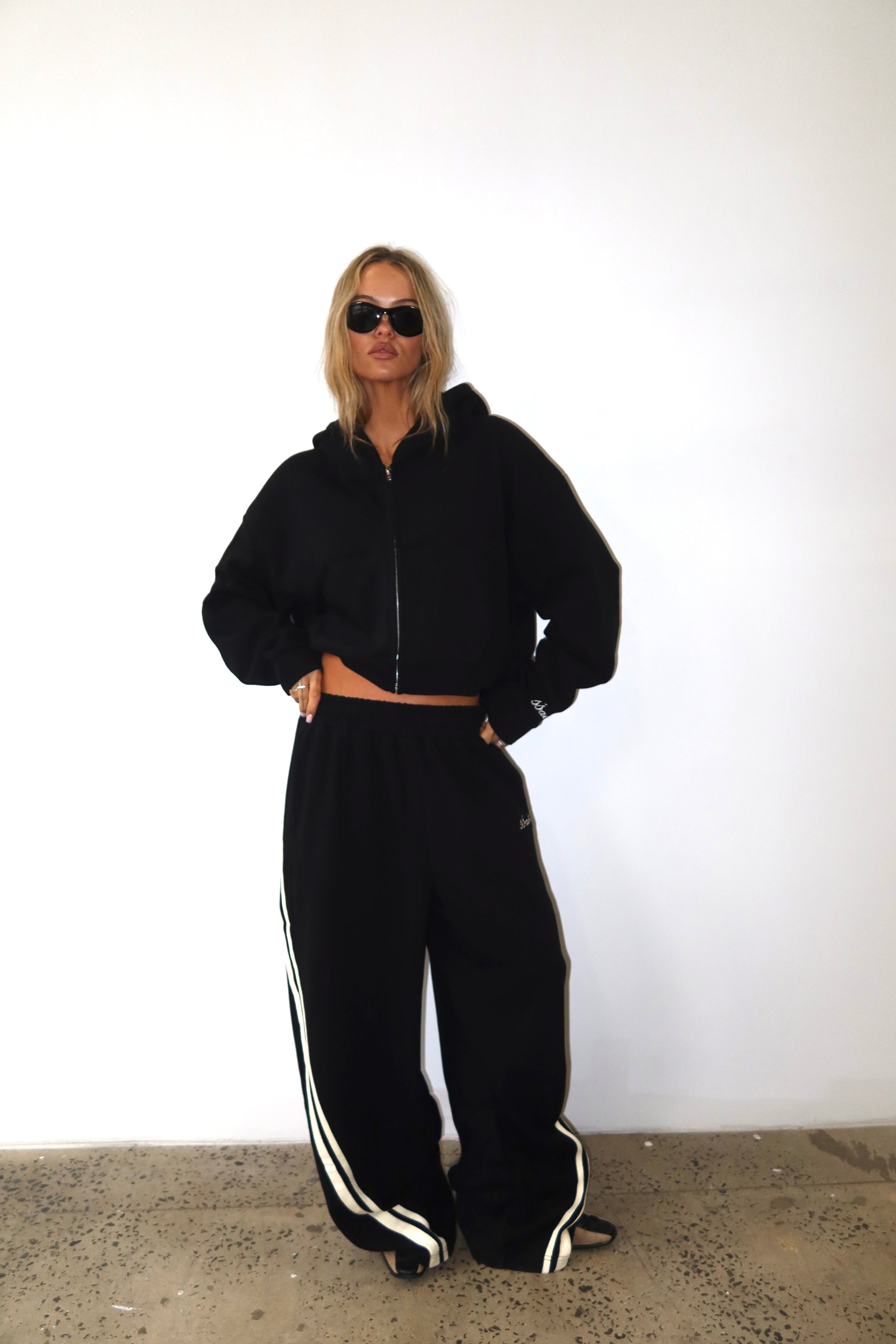 SŚAINT CROPPED HOODIE - BLACK & BUTTER