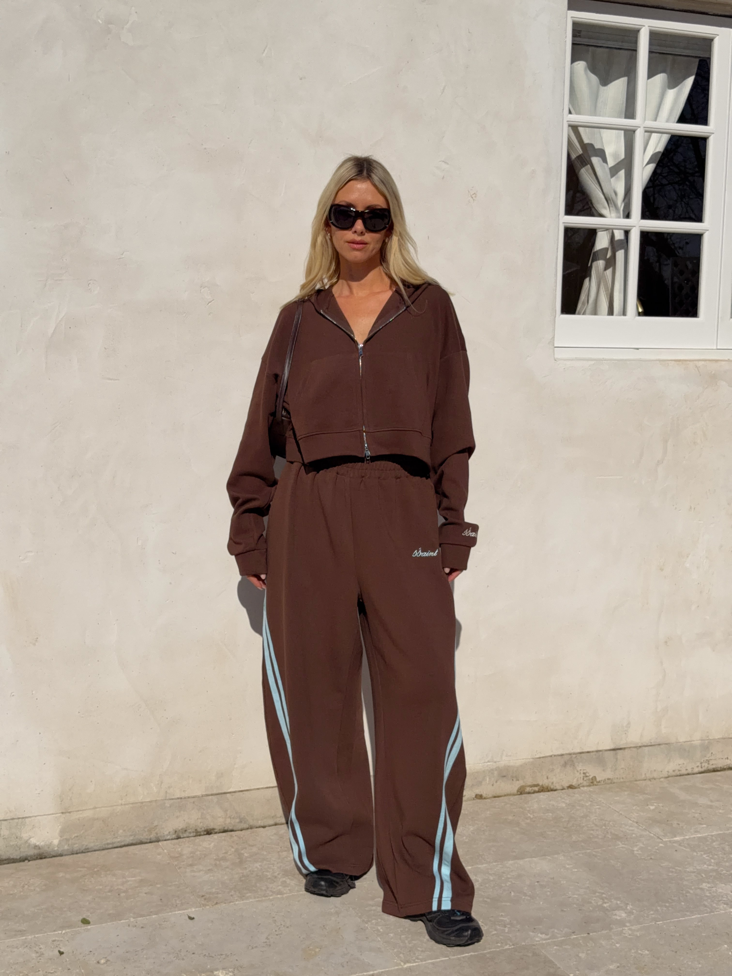SŚAINT CROPPED HOODIE - BROWN