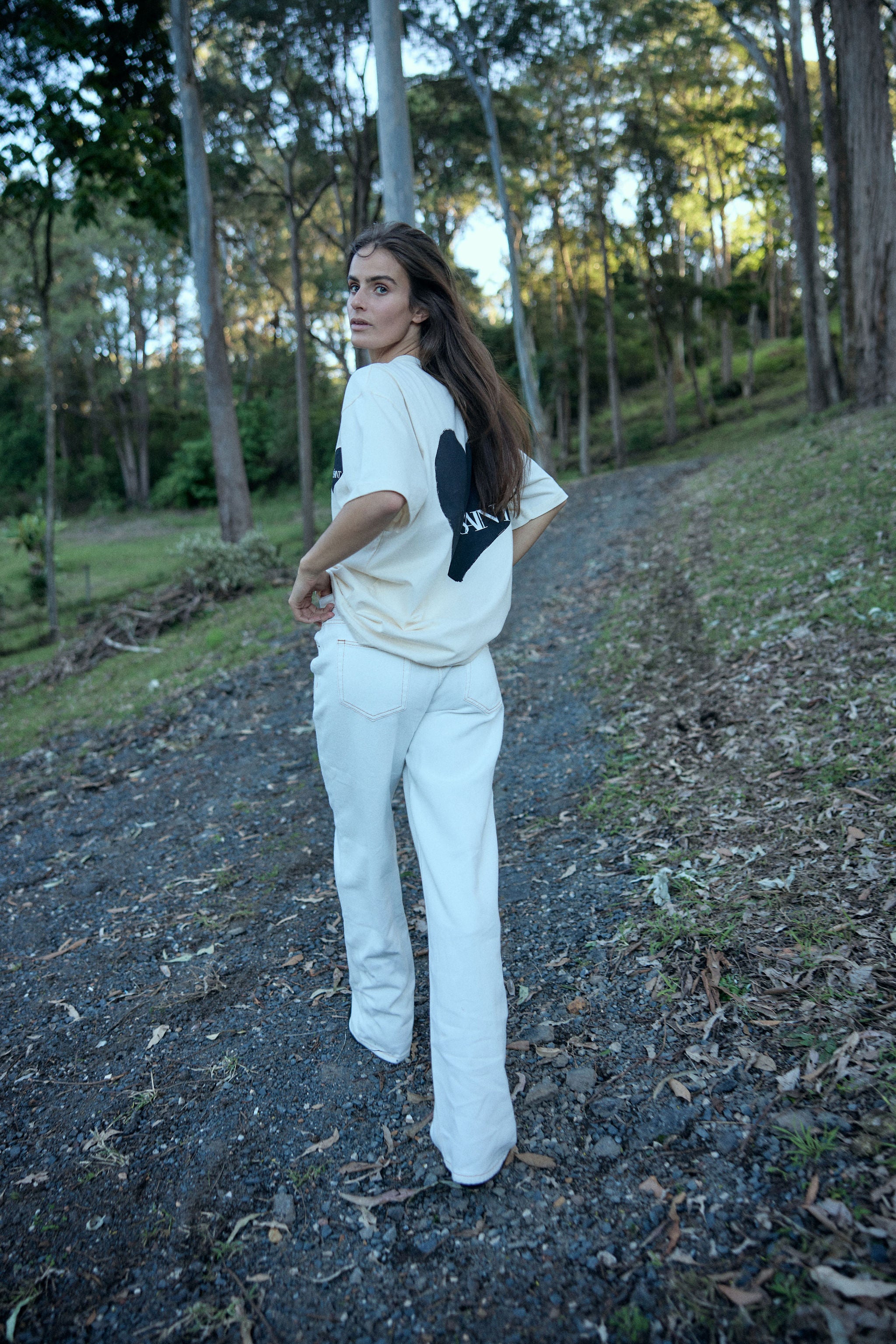 SŚAINT HEART TEE - CREAM & BLACK