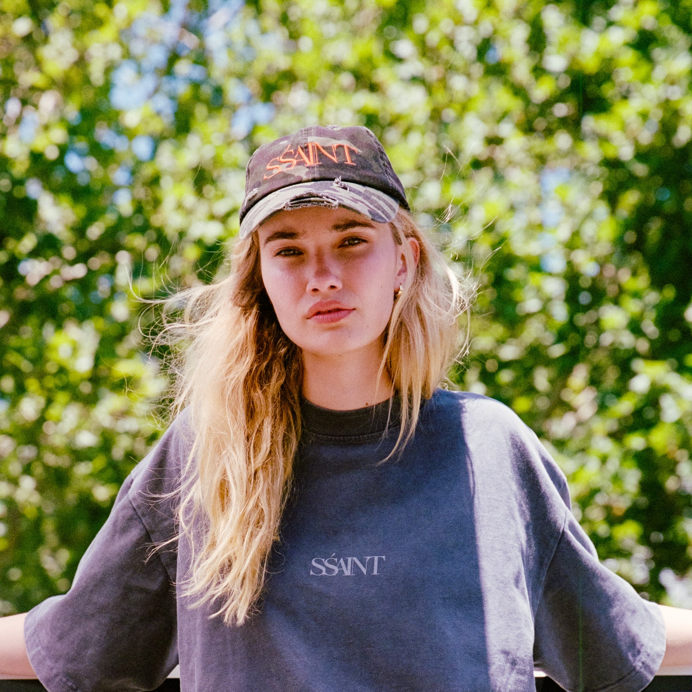 NO VACANCY TEE - CHARCOAL ACID WASH