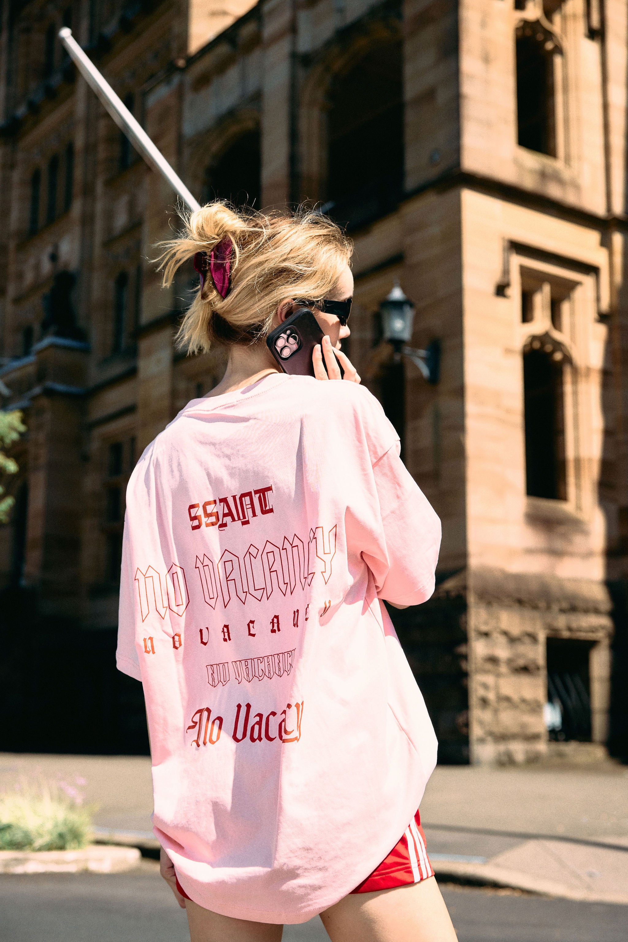 NO VACANCY TEE - PINK