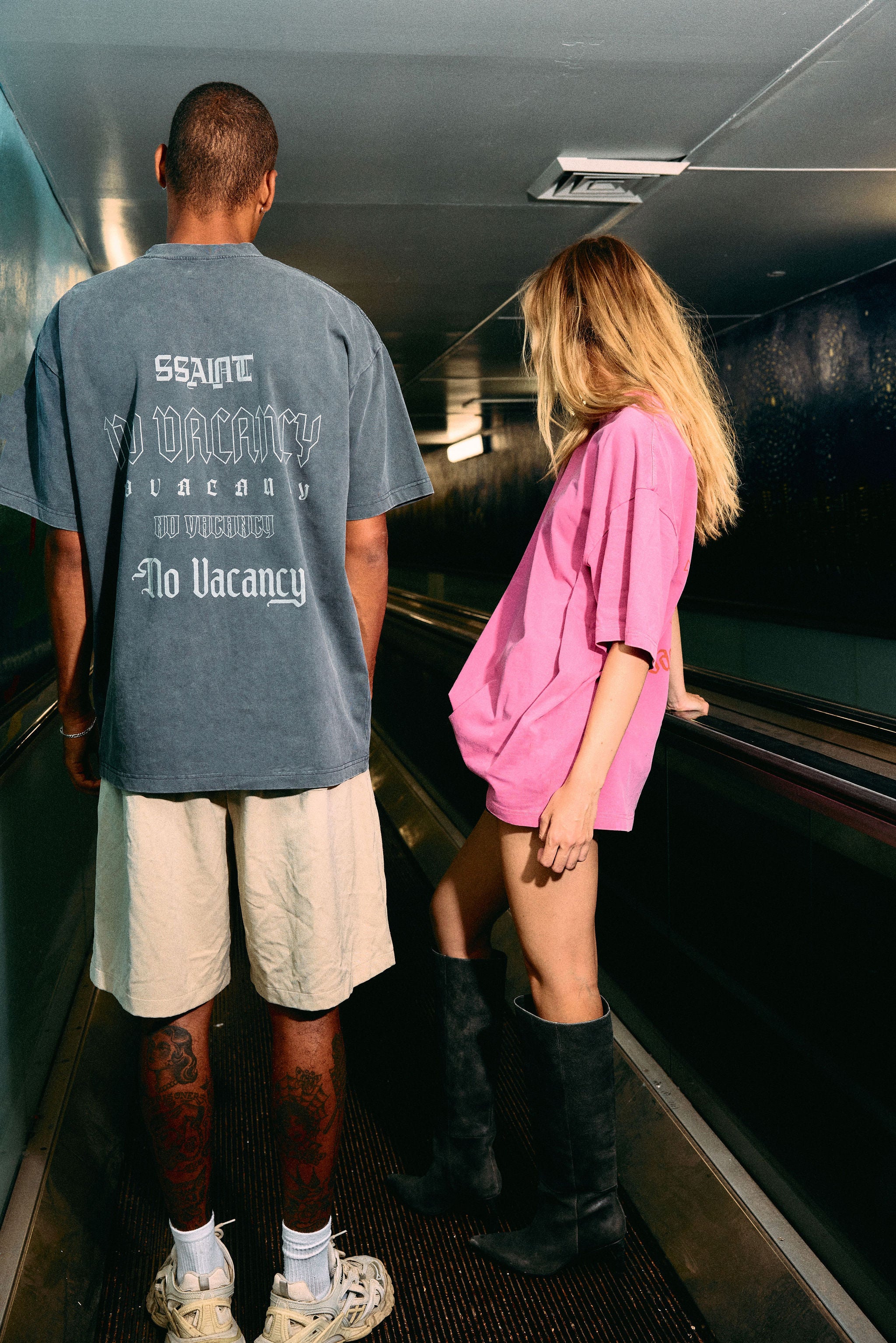 NO VACANCY TEE - CHARCOAL ACID WASH