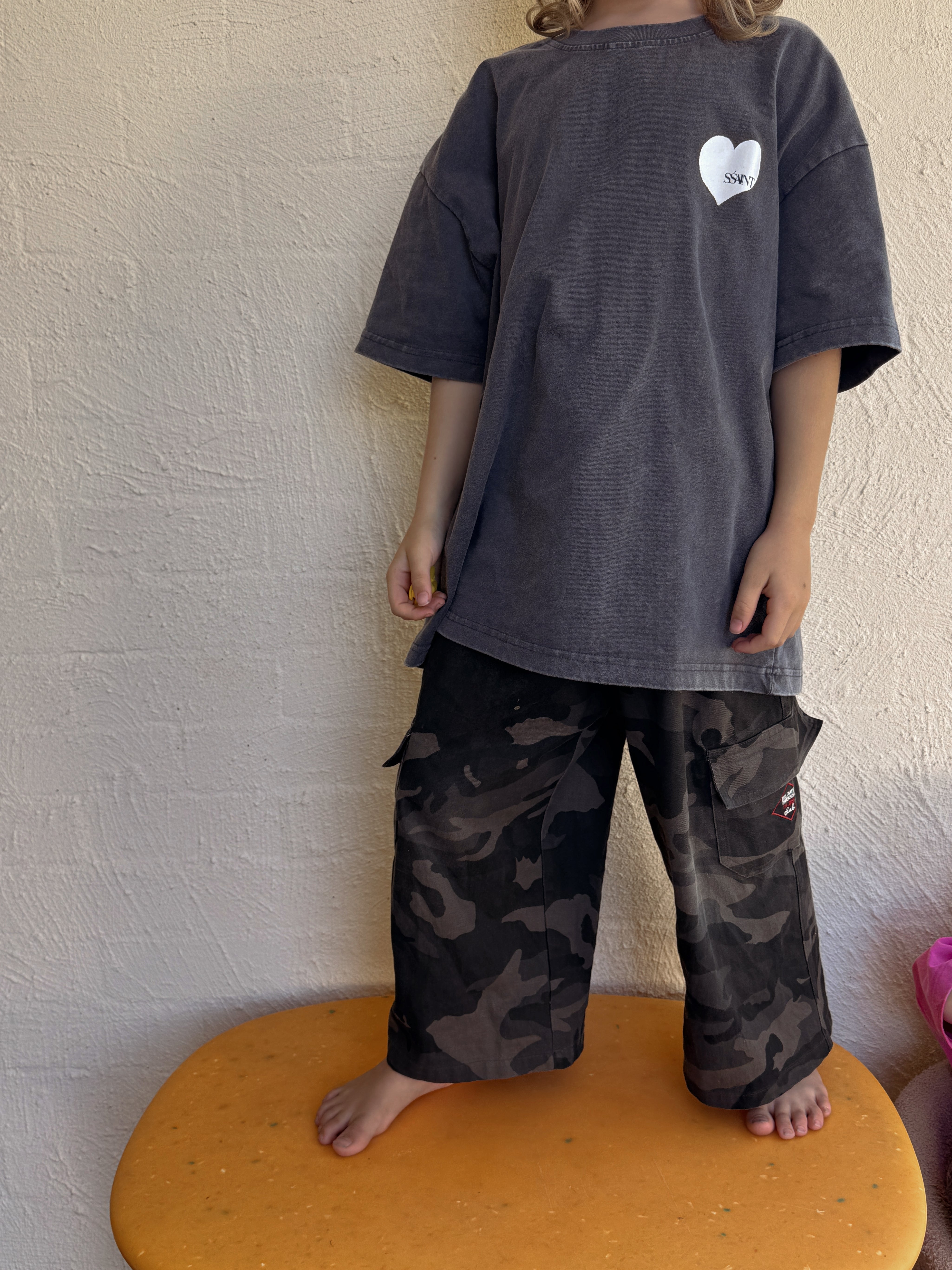 KIDS HEART TEE - ACID WASH CHARCOAL