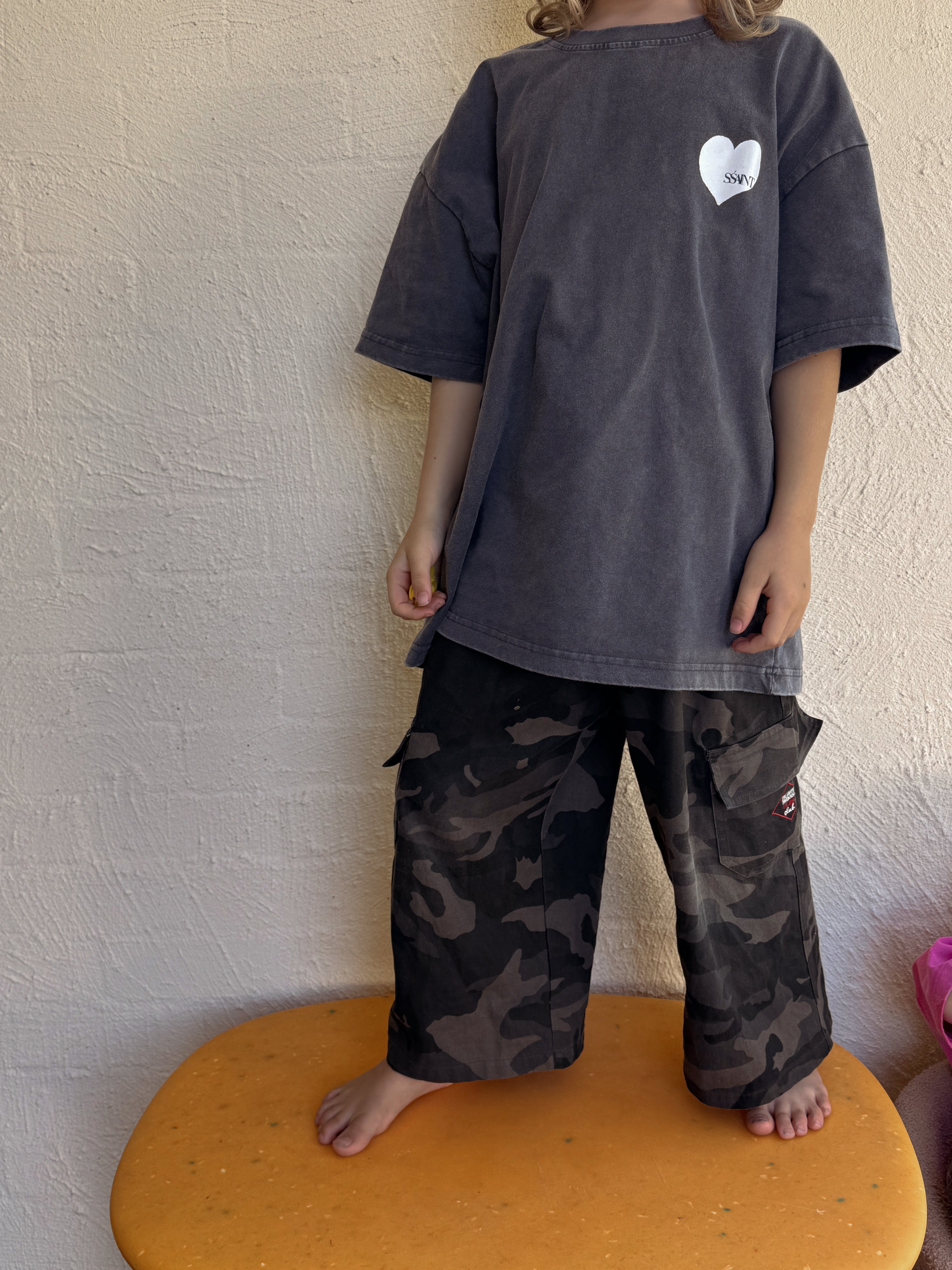 KIDS HEART TEE - ACID WASH CHARCOAL